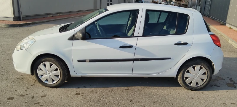 Renault Clio 1.2I, снимка 2 - Автомобили и джипове - 49199401