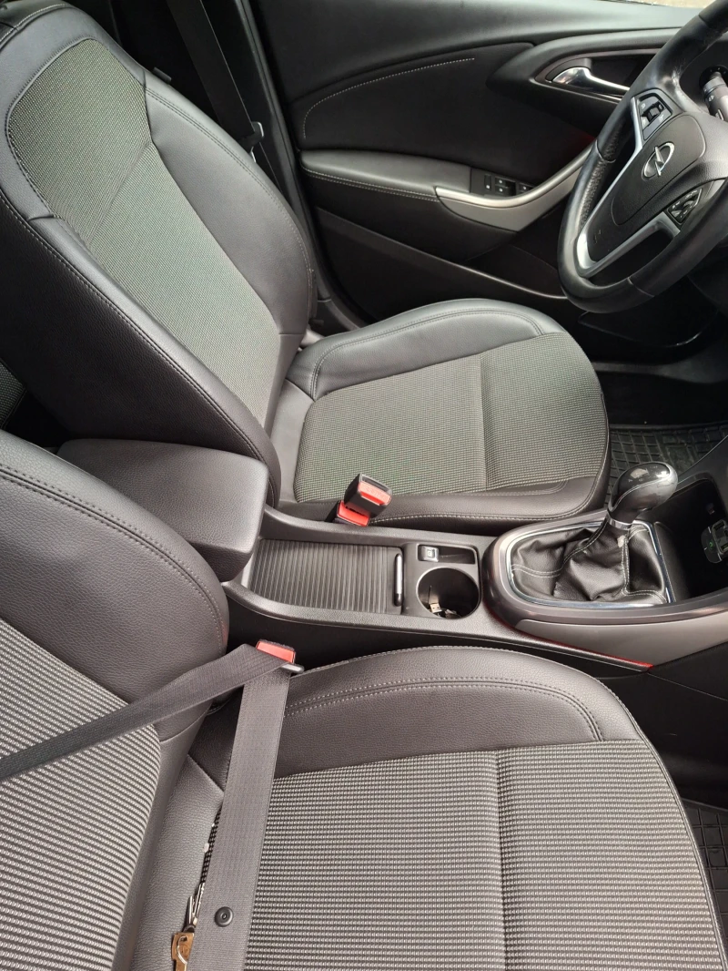 Opel Astra 1.7 cdti, снимка 8 - Автомобили и джипове - 52346934