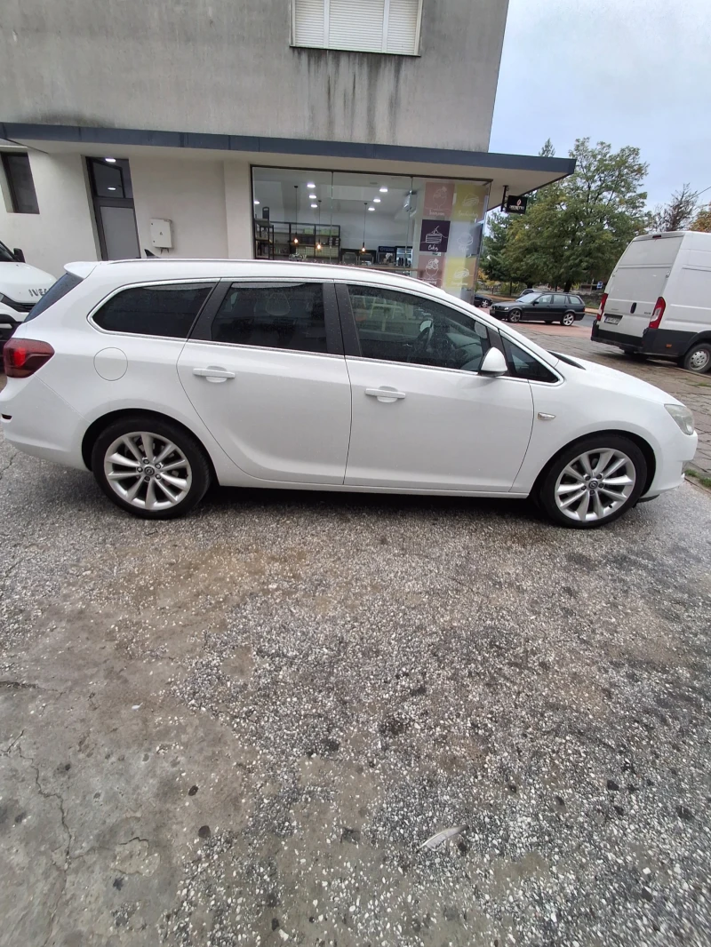 Opel Astra 1.7 cdti, снимка 9 - Автомобили и джипове - 52346934