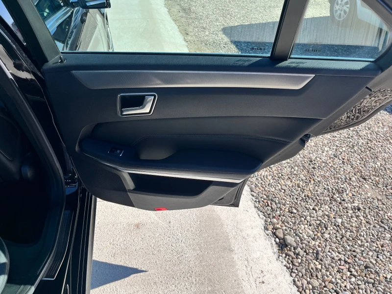 Mercedes-Benz E 220 = CDI= БАРТЕР= ЛИЗИНГ= , снимка 12 - Автомобили и джипове - 52476958