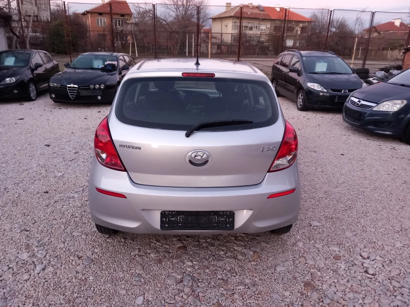 Hyundai I20 13i 85кс климатик, снимка 4 - Автомобили и джипове - 52776304