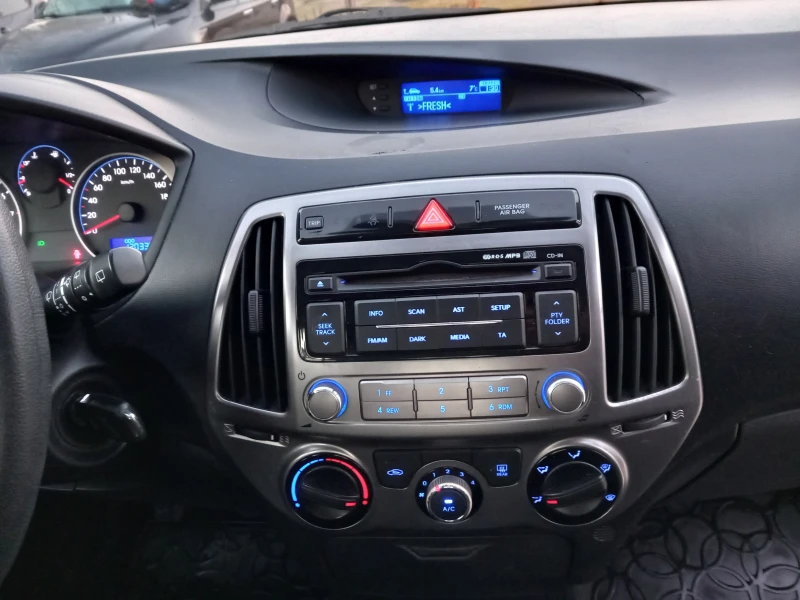 Hyundai I20 13i 85кс климатик, снимка 14 - Автомобили и джипове - 52776304