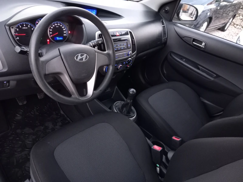 Hyundai I20 13i 85кс климатик, снимка 10 - Автомобили и джипове - 52776304