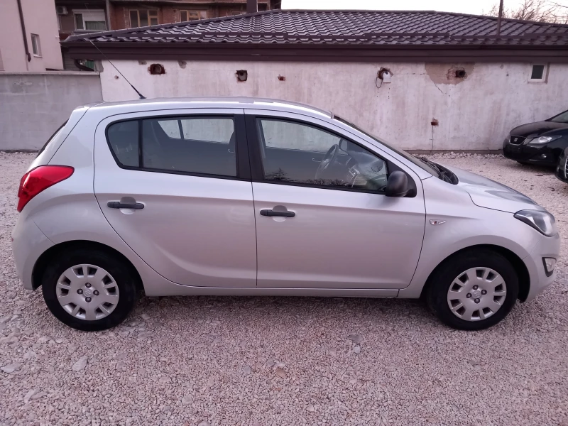 Hyundai I20 13i 85кс климатик, снимка 6 - Автомобили и джипове - 52776304