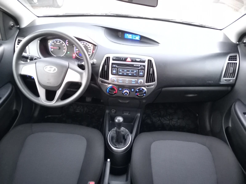Hyundai I20 13i 85кс климатик, снимка 16 - Автомобили и джипове - 52776304