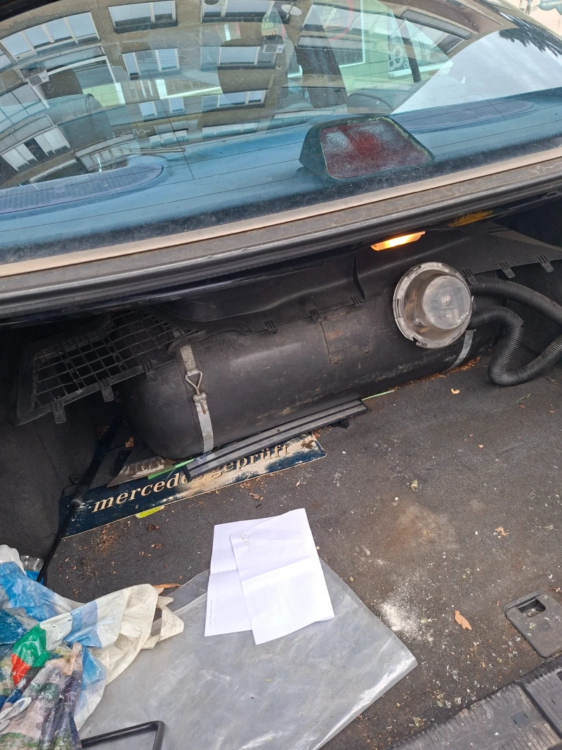 Mercedes-Benz E 200, снимка 3 - Автомобили и джипове - 53568608