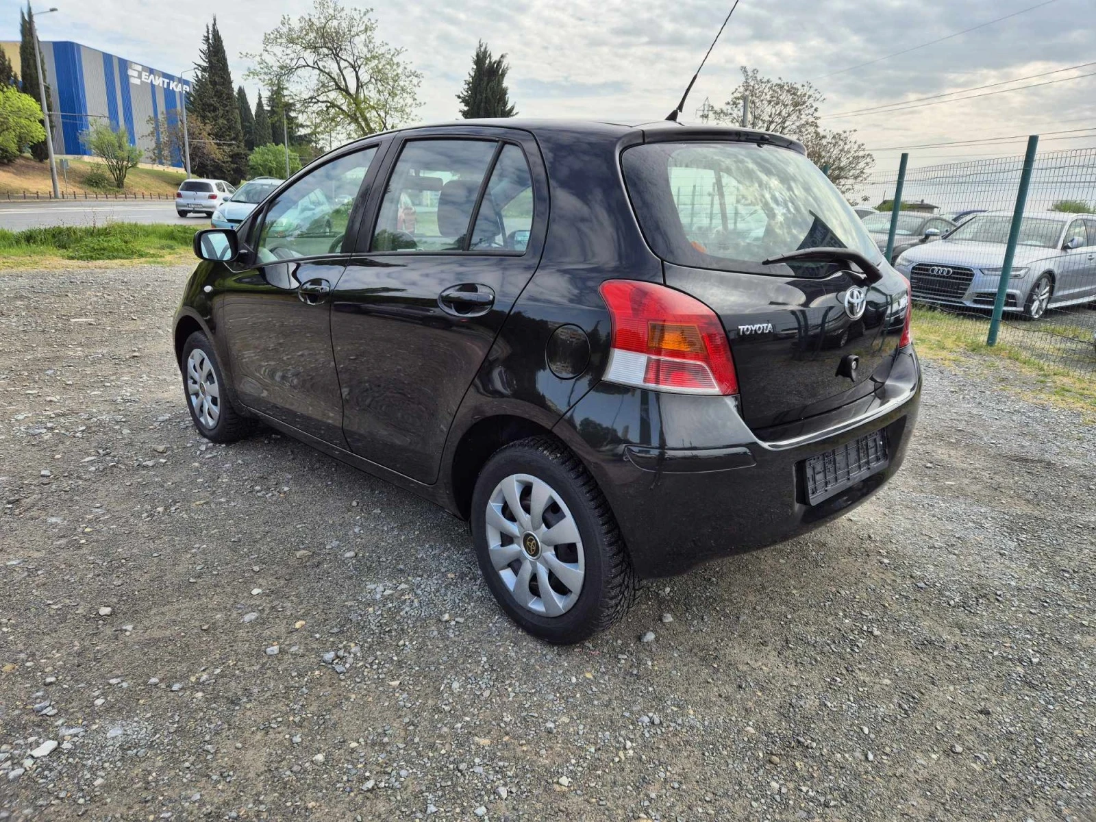 Toyota Yaris 1.0 VVT-i - изображение 3