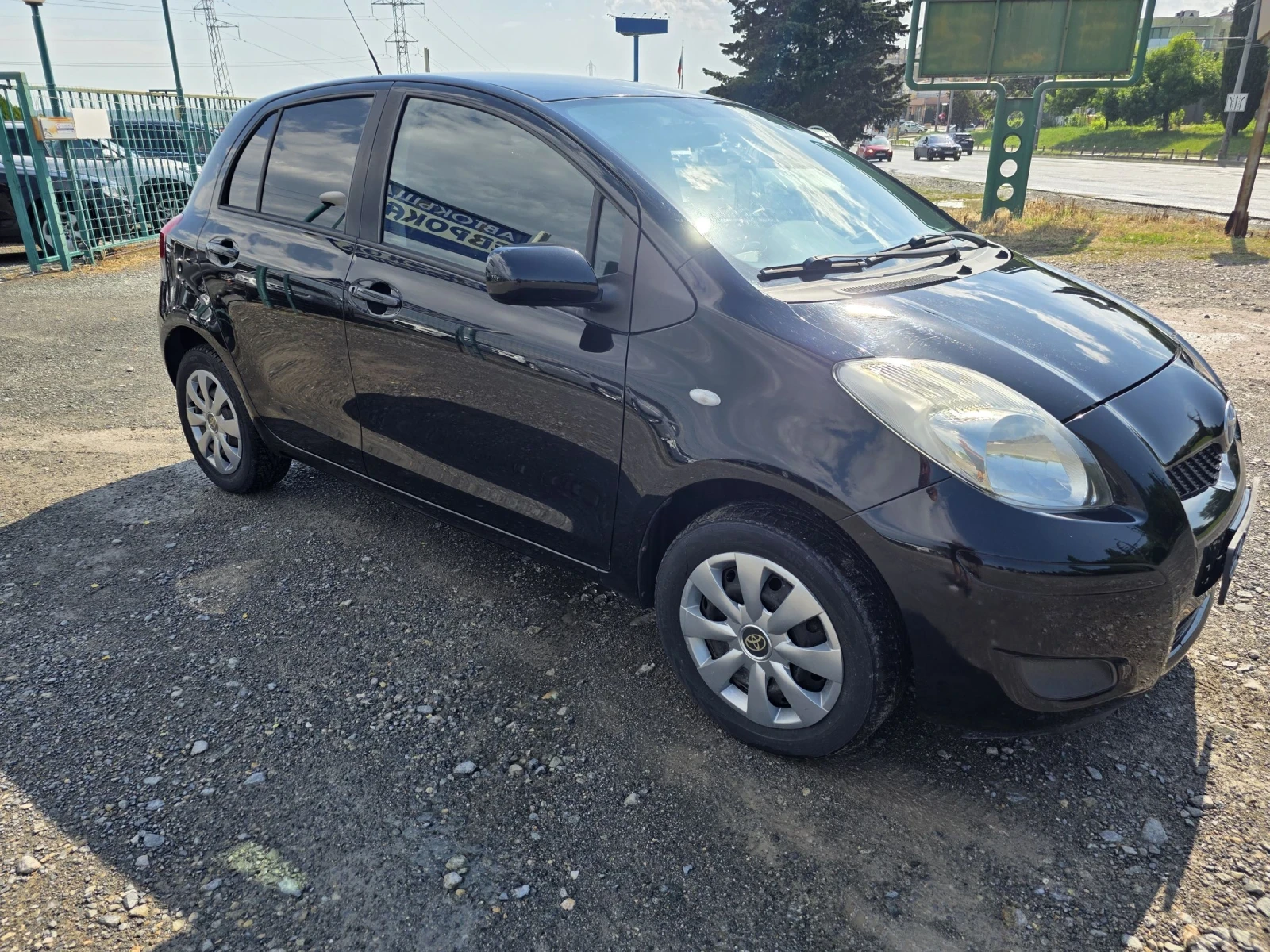 Toyota Yaris 1.0 VVT-i - изображение 3