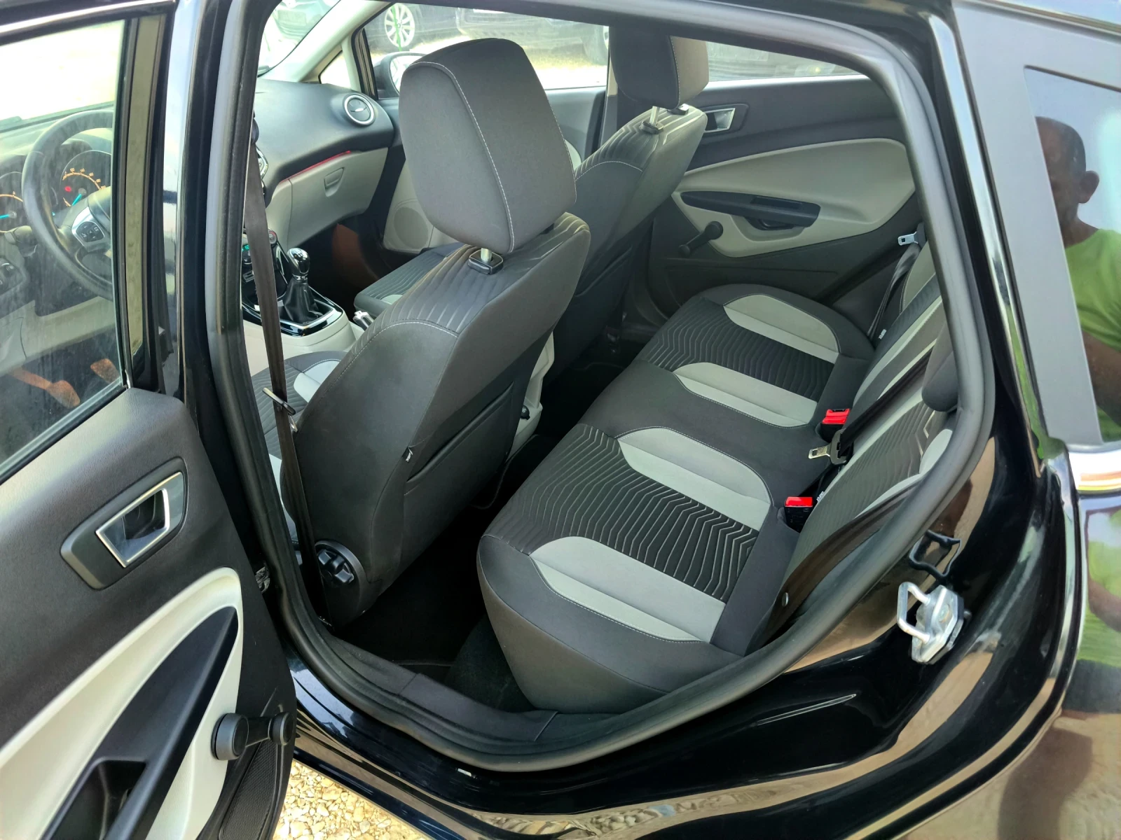 Ford Fiesta 1.6 TDCi* Titanium - изображение 10