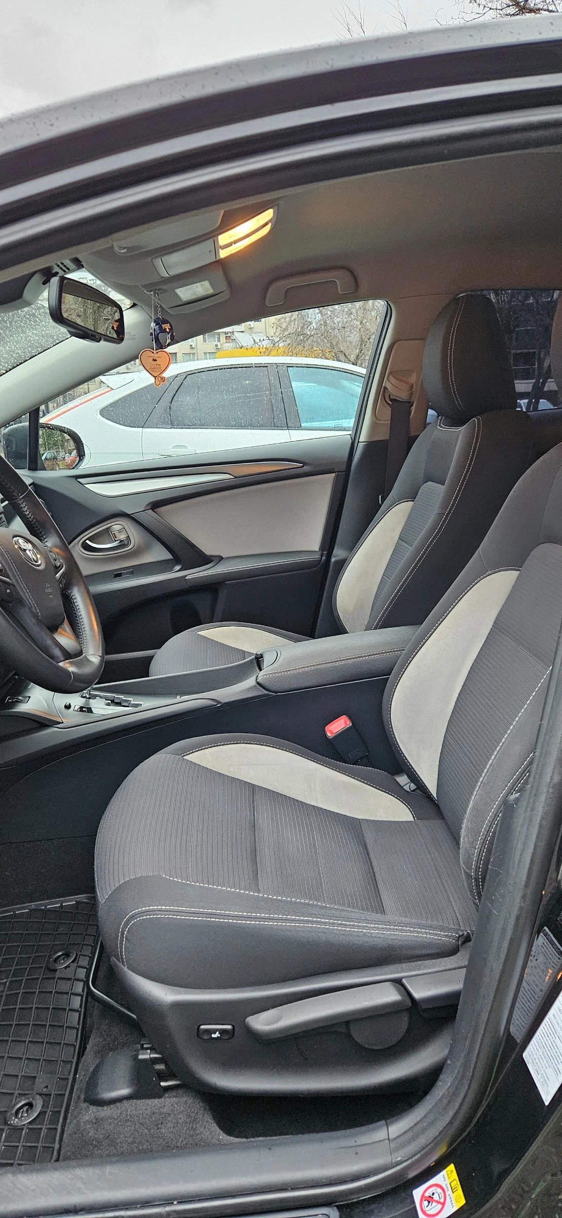 Toyota Avensis  - изображение 7