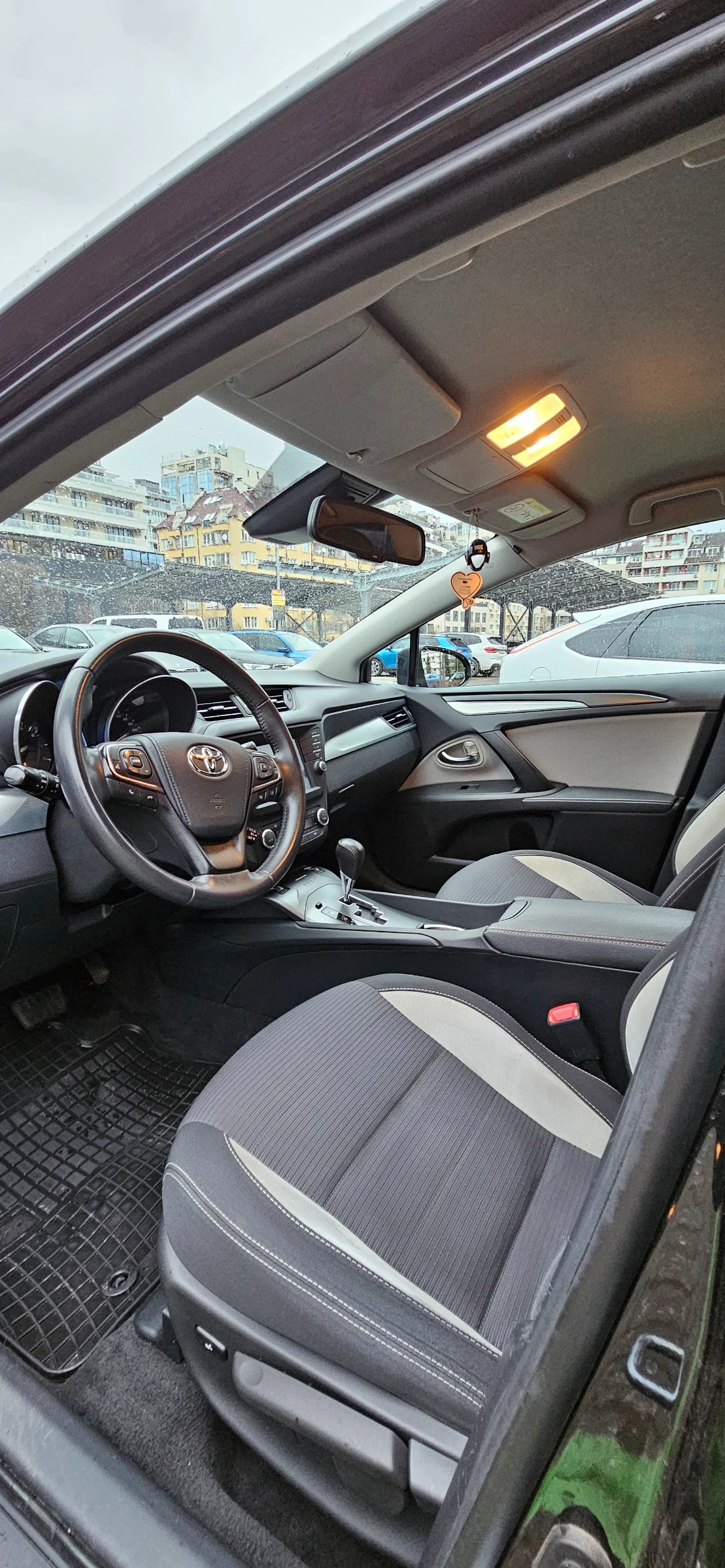 Toyota Avensis  - изображение 8