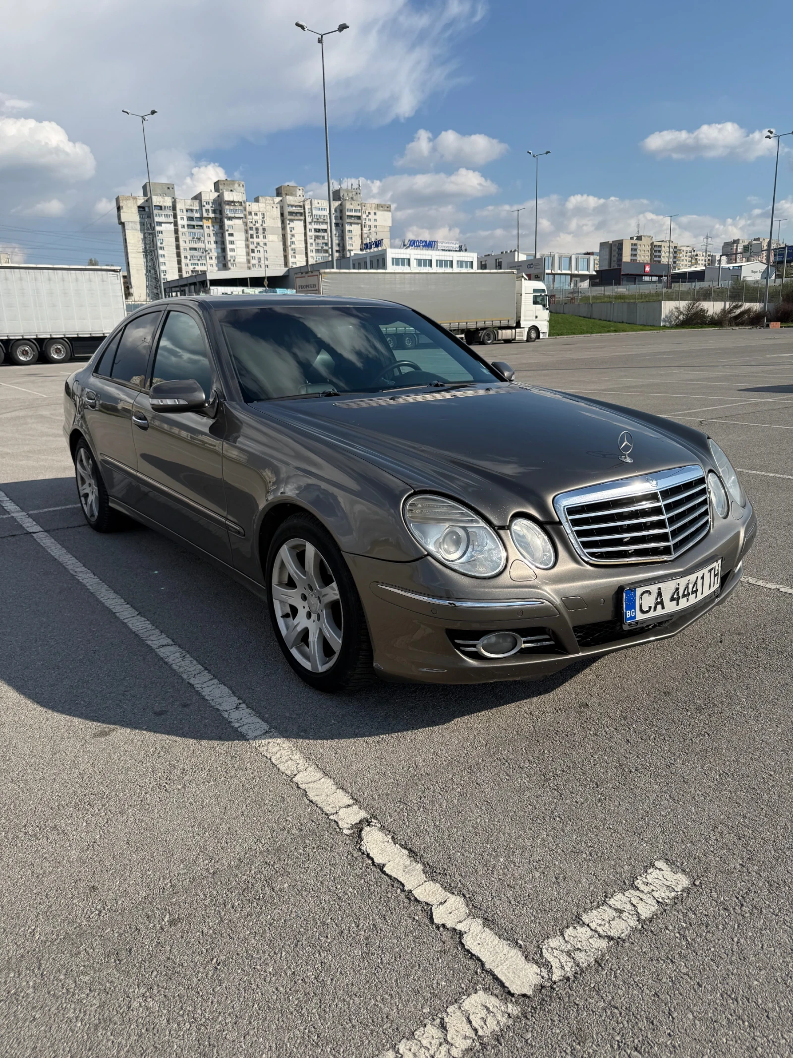 Mercedes-Benz E 220, снимка 8 - Автомобили и джипове - 54240608
