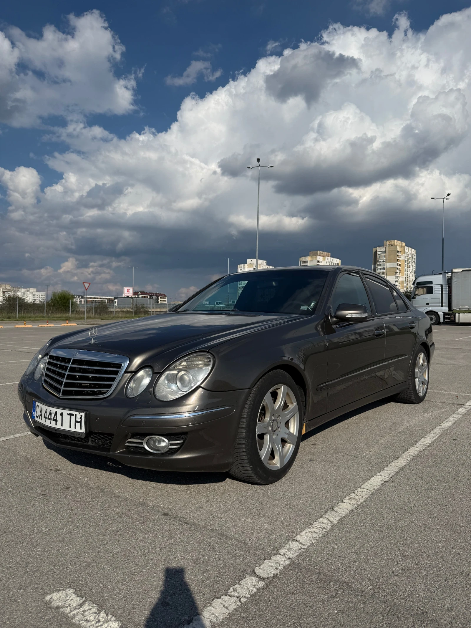 Mercedes-Benz E 220, снимка 2 - Автомобили и джипове - 54240608