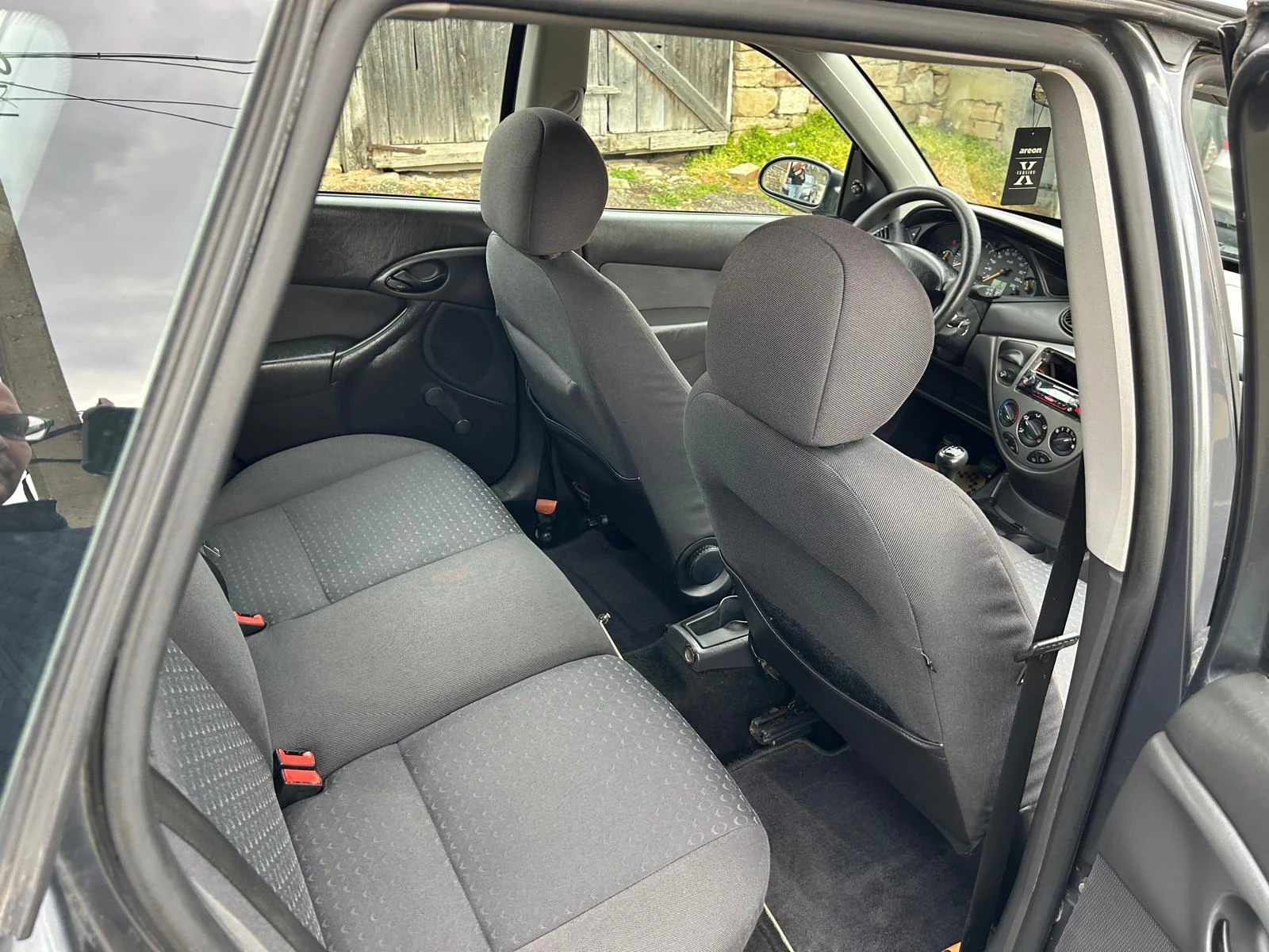 Ford Focus 1.6i, снимка 9 - Автомобили и джипове - 54243920