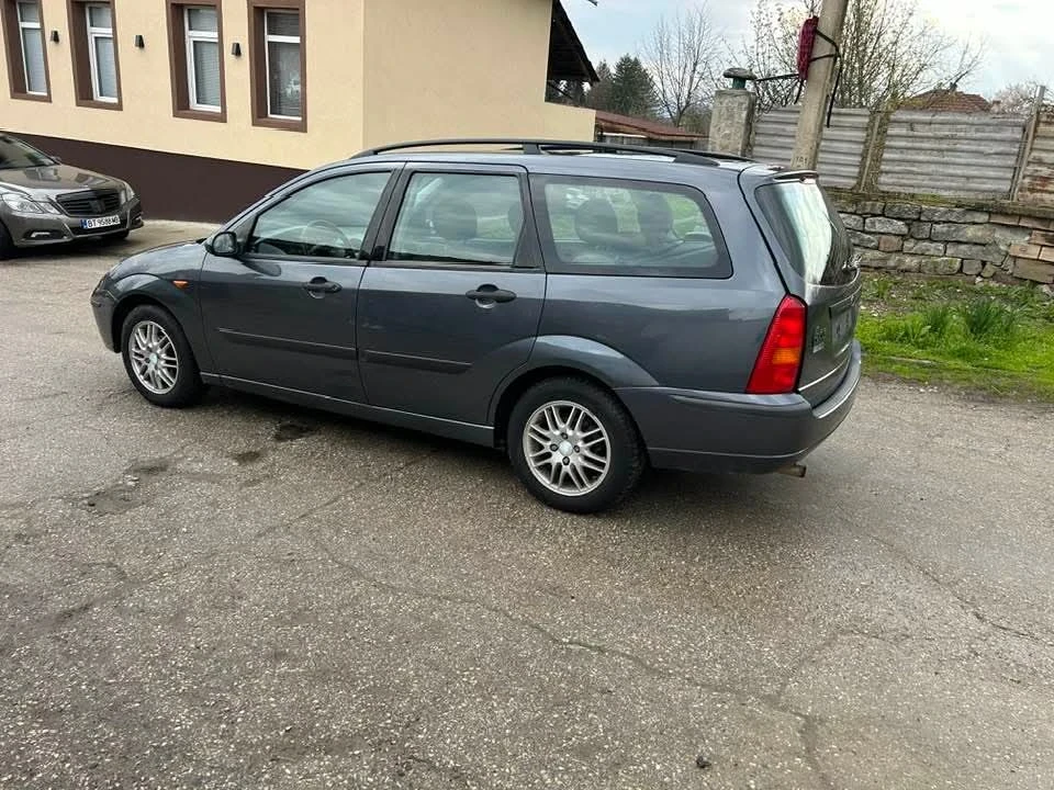 Ford Focus 1.6i, снимка 5 - Автомобили и джипове - 54243920