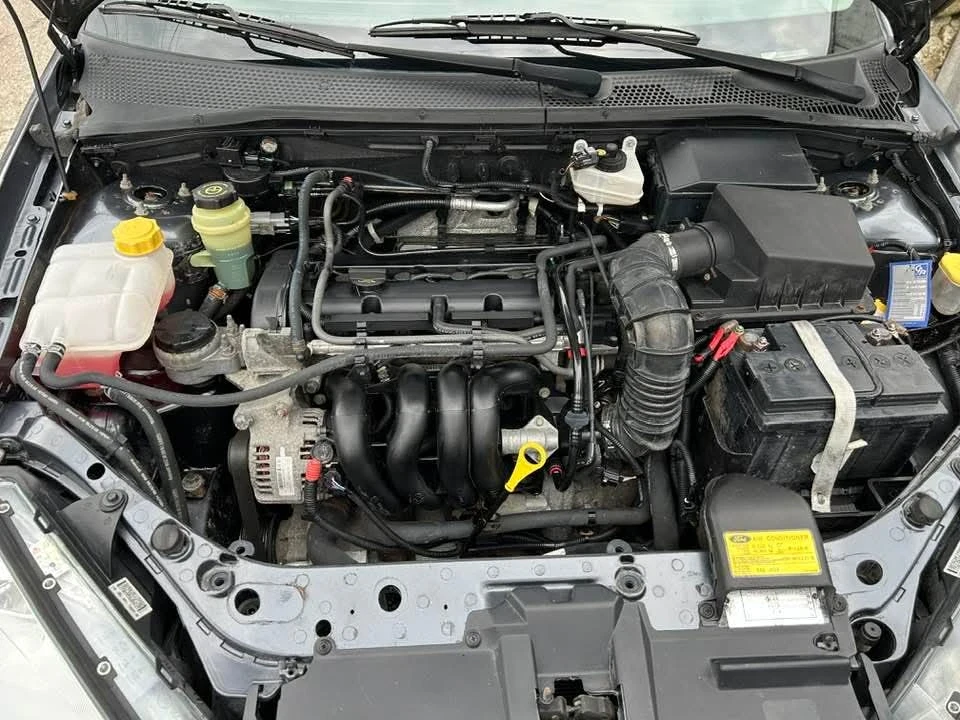 Ford Focus 1.6i, снимка 11 - Автомобили и джипове - 54243920