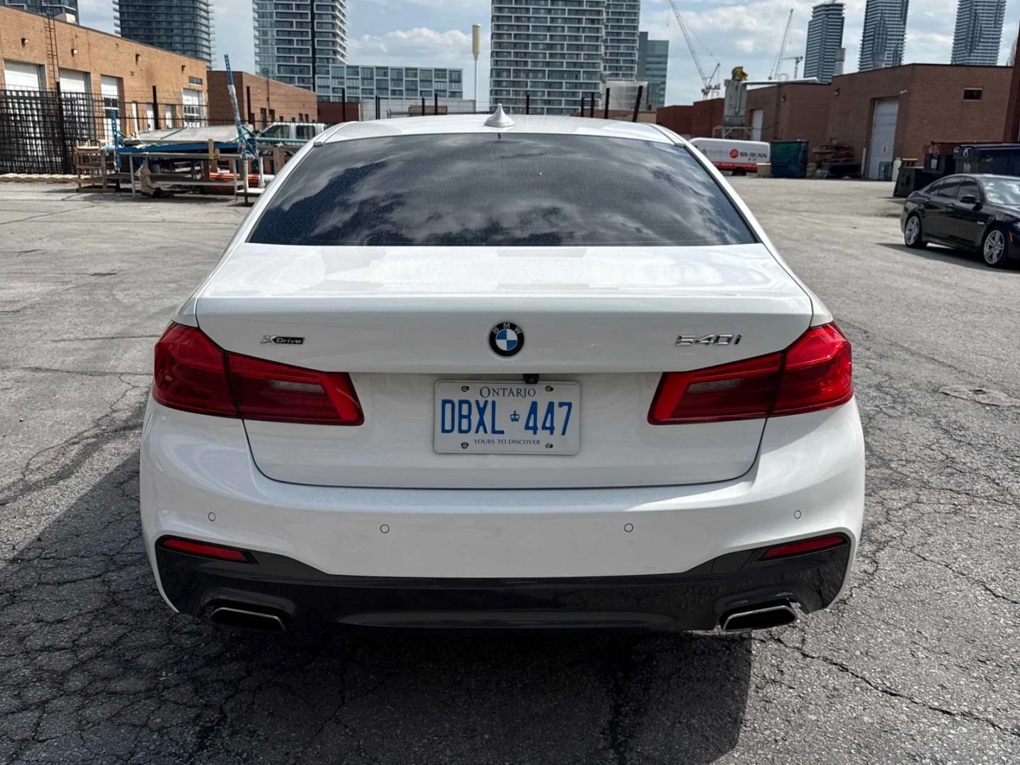 BMW 540 M-pkg | Harman Kardon | HUD | Масаж | Nappa | Dist, снимка 4 - Автомобили и джипове - 54488572