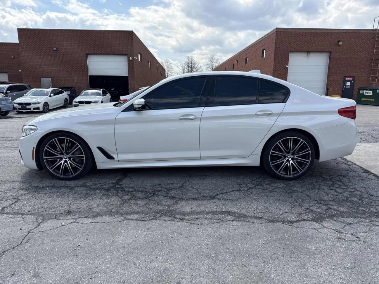 BMW 540 M-pkg | Harman Kardon | HUD | Масаж | Nappa | Dist, снимка 3 - Автомобили и джипове - 54488572