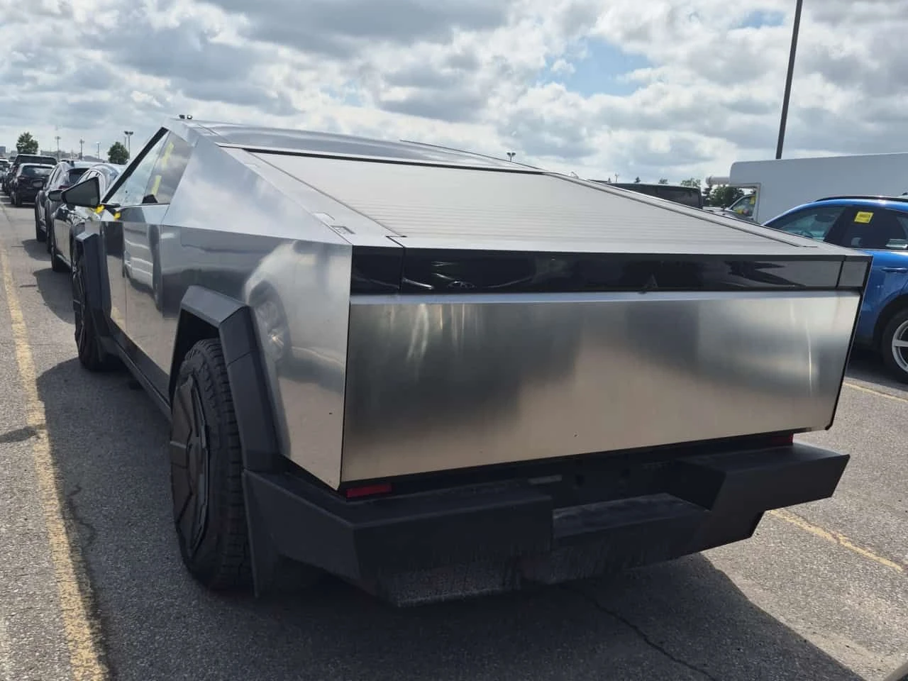 Tesla Cybertruck 309KM| FULL| , снимка 4 - Автомобили и джипове - 54868978