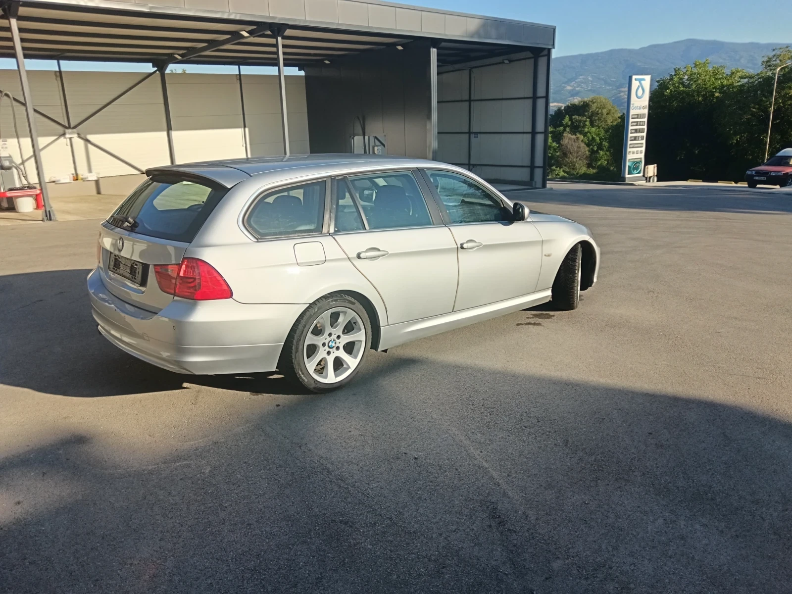 BMW 320 320d, снимка 2 - Автомобили и джипове - 54889153