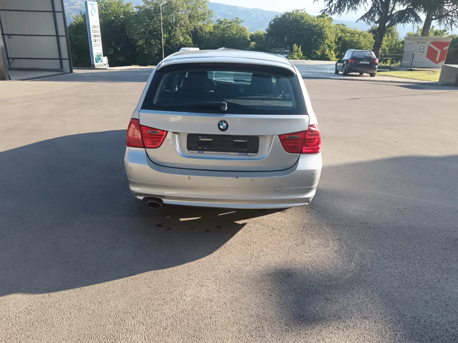 BMW 320 320d, снимка 3 - Автомобили и джипове - 54889153