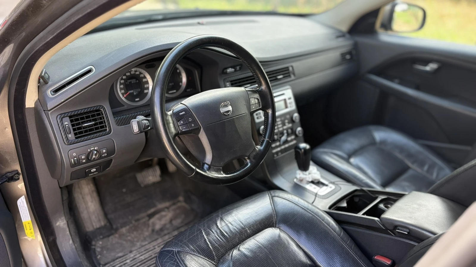 Volvo V70, снимка 4 - Автомобили и джипове - 54893494