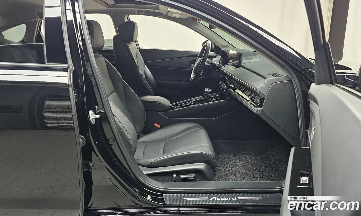 Honda Accord 1.5 Turbo, снимка 16 - Автомобили и джипове - 55668977