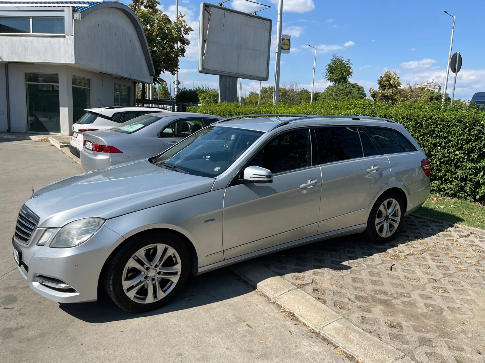 Mercedes-Benz E 300, снимка 2 - Автомобили и джипове - 55684809
