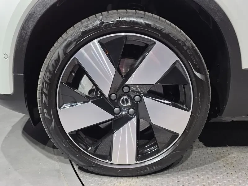 Volvo XC40, снимка 4 - Автомобили и джипове - 56533678
