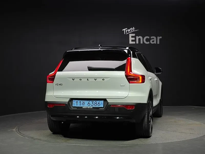 Volvo XC40, снимка 3 - Автомобили и джипове - 56533678