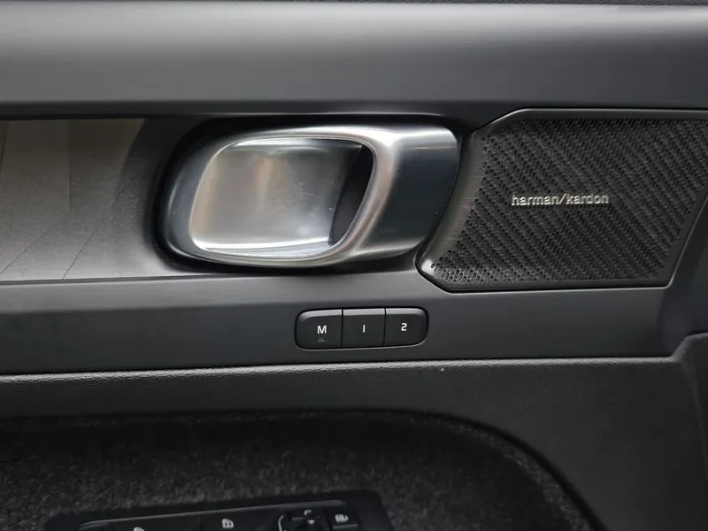 Volvo XC40, снимка 17 - Автомобили и джипове - 56533678