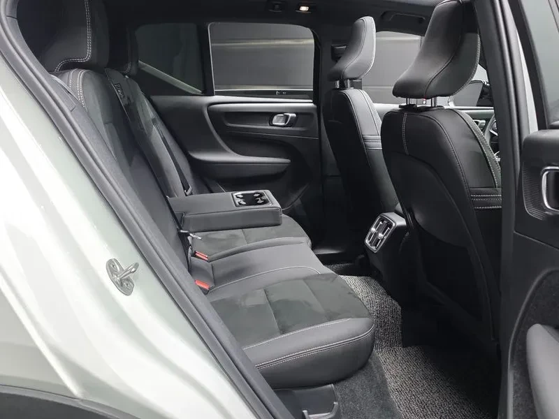 Volvo XC40, снимка 11 - Автомобили и джипове - 56533678