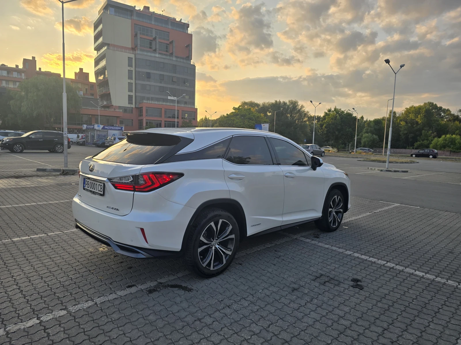 Lexus RX 450h ГАРАНЦИОННА/90000km/ FULL SERV/PANO/ЛИЗИНГ/ БАРТЕР - изображение 4