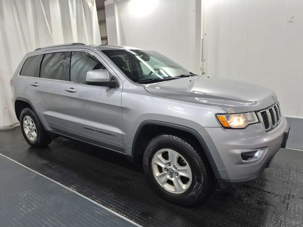 Jeep Grand cherokee * Laredo * ПАНО* ПОДГРЕВ* KEYLESS* , снимка 3 - Автомобили и джипове - 53715688
