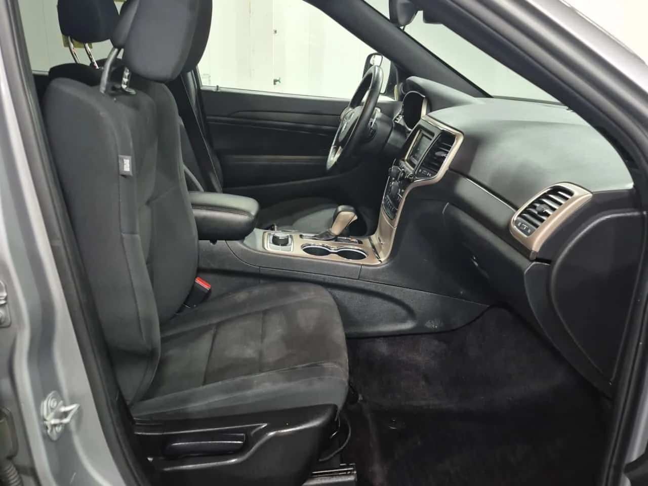 Jeep Grand cherokee * Laredo * ПАНО* ПОДГРЕВ* KEYLESS* , снимка 12 - Автомобили и джипове - 53715688