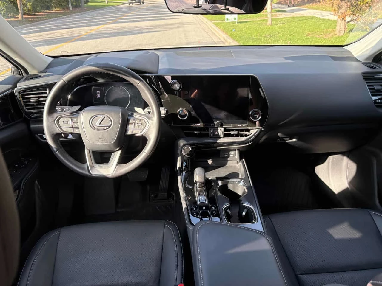 Lexus NX 250  CARFAX, снимка 9 - Автомобили и джипове - 54315573