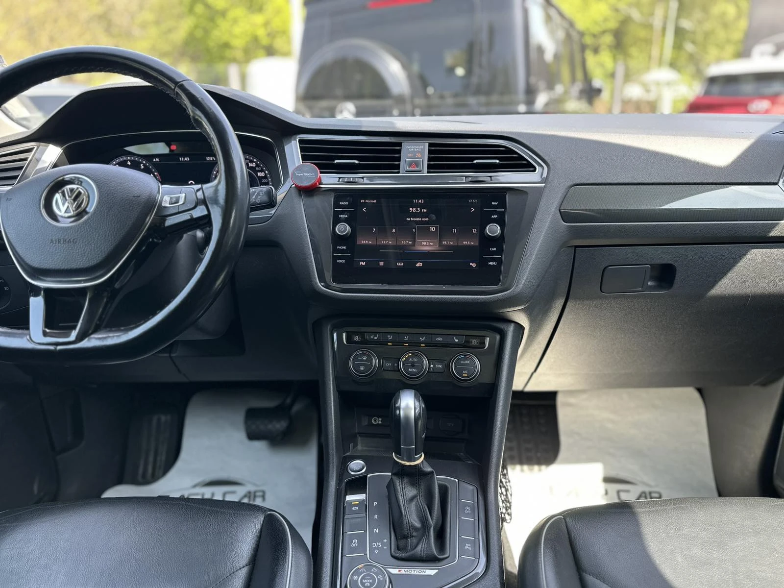 VW Tiguan PANO /CAMERA /, снимка 8 - Автомобили и джипове - 54356377