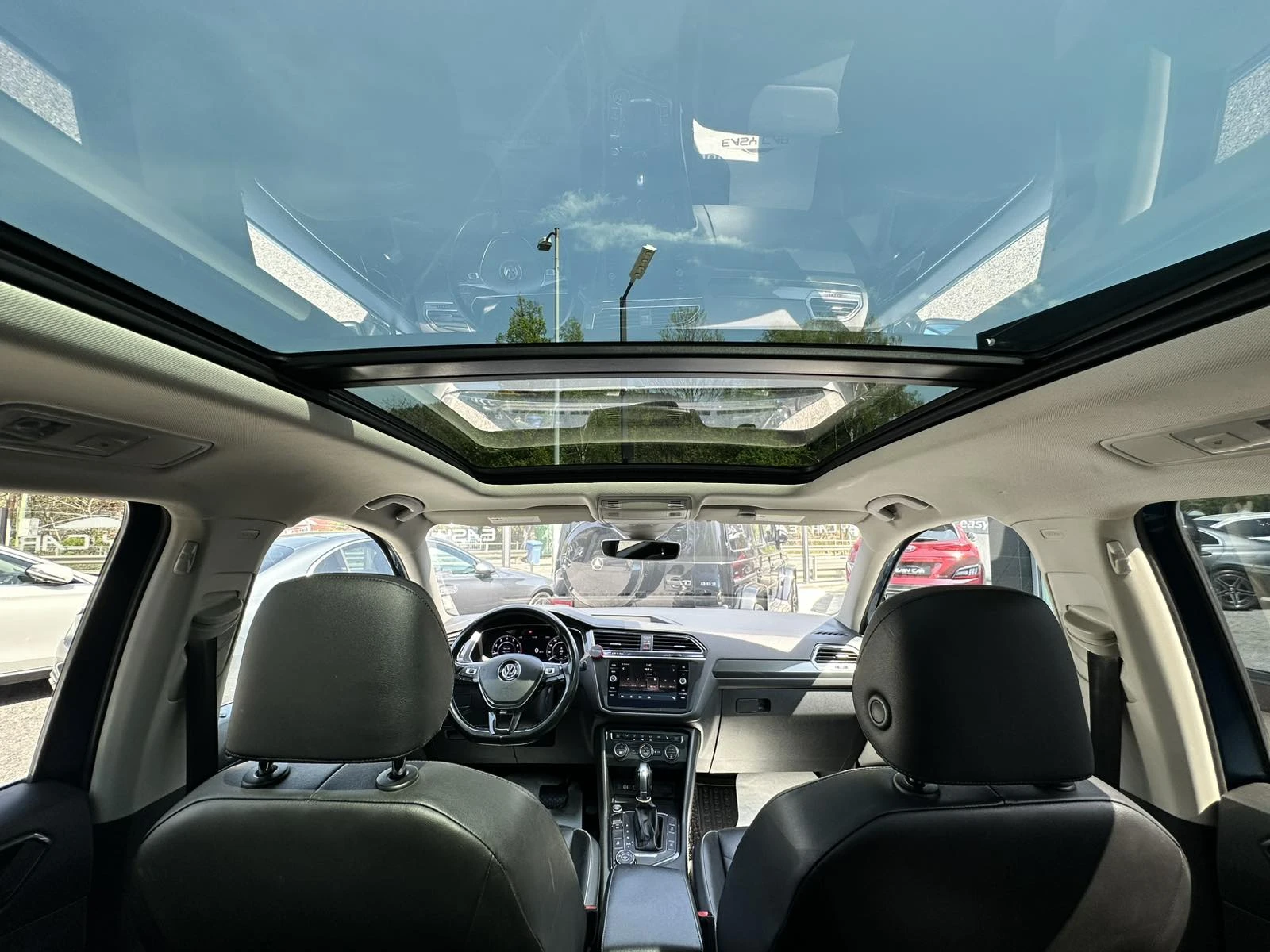 VW Tiguan PANO /CAMERA /, снимка 12 - Автомобили и джипове - 54356377