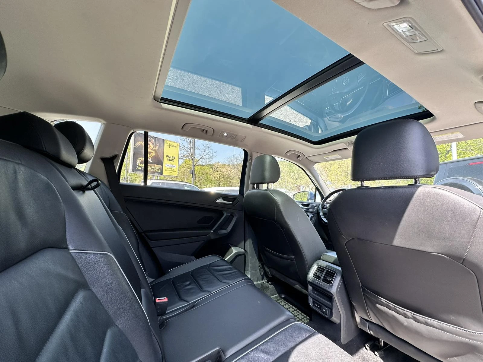 VW Tiguan PANO /CAMERA /, снимка 16 - Автомобили и джипове - 54356377