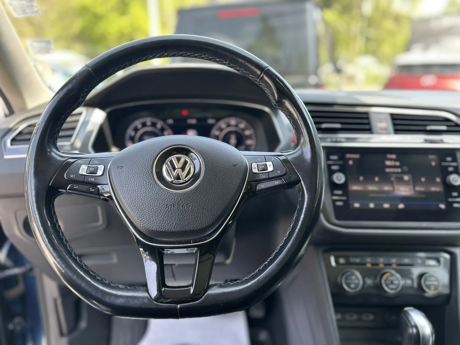 VW Tiguan PANO /CAMERA /, снимка 7 - Автомобили и джипове - 54356377