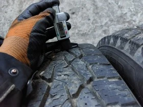 Гуми Зимни 235/85R16, снимка 4