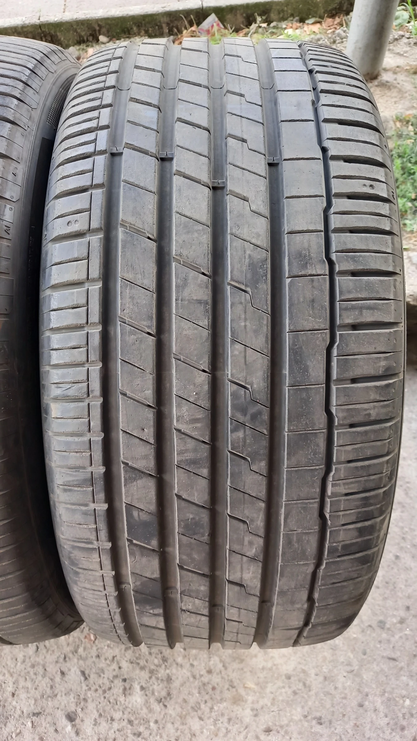 Гуми Летни 295/40R21, снимка 5 - Гуми и джанти - 56103929