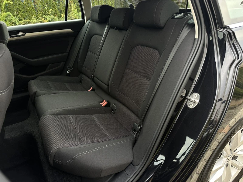 VW Passat 2.0TDI 4motion-ШВЕЙЦАРИЯ, снимка 12 - Автомобили и джипове - 51675558