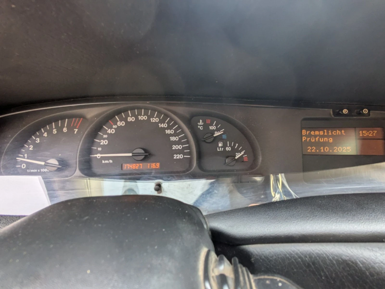 Opel Vectra 1.6 - изображение 8