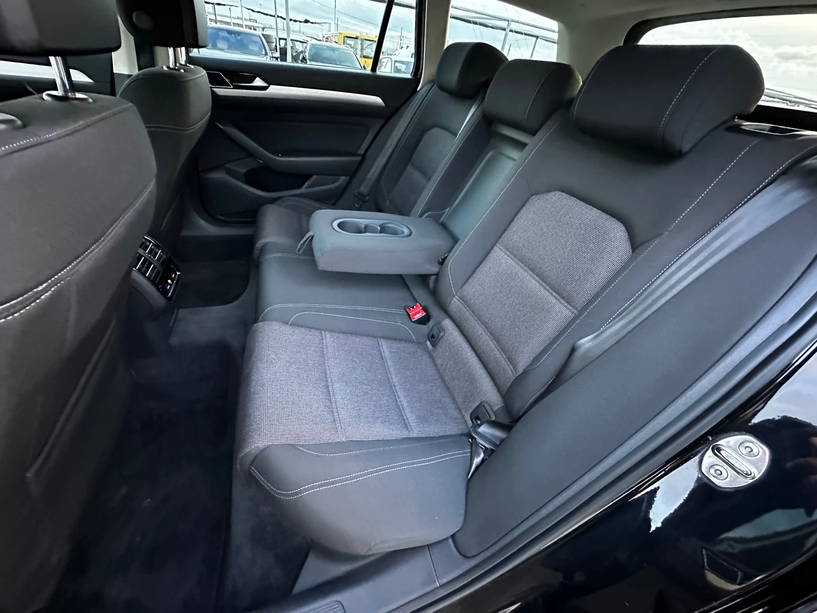 VW Passat 2.0TDI 150. DSG* Massage* BlindSpot | Mobile.bg   16