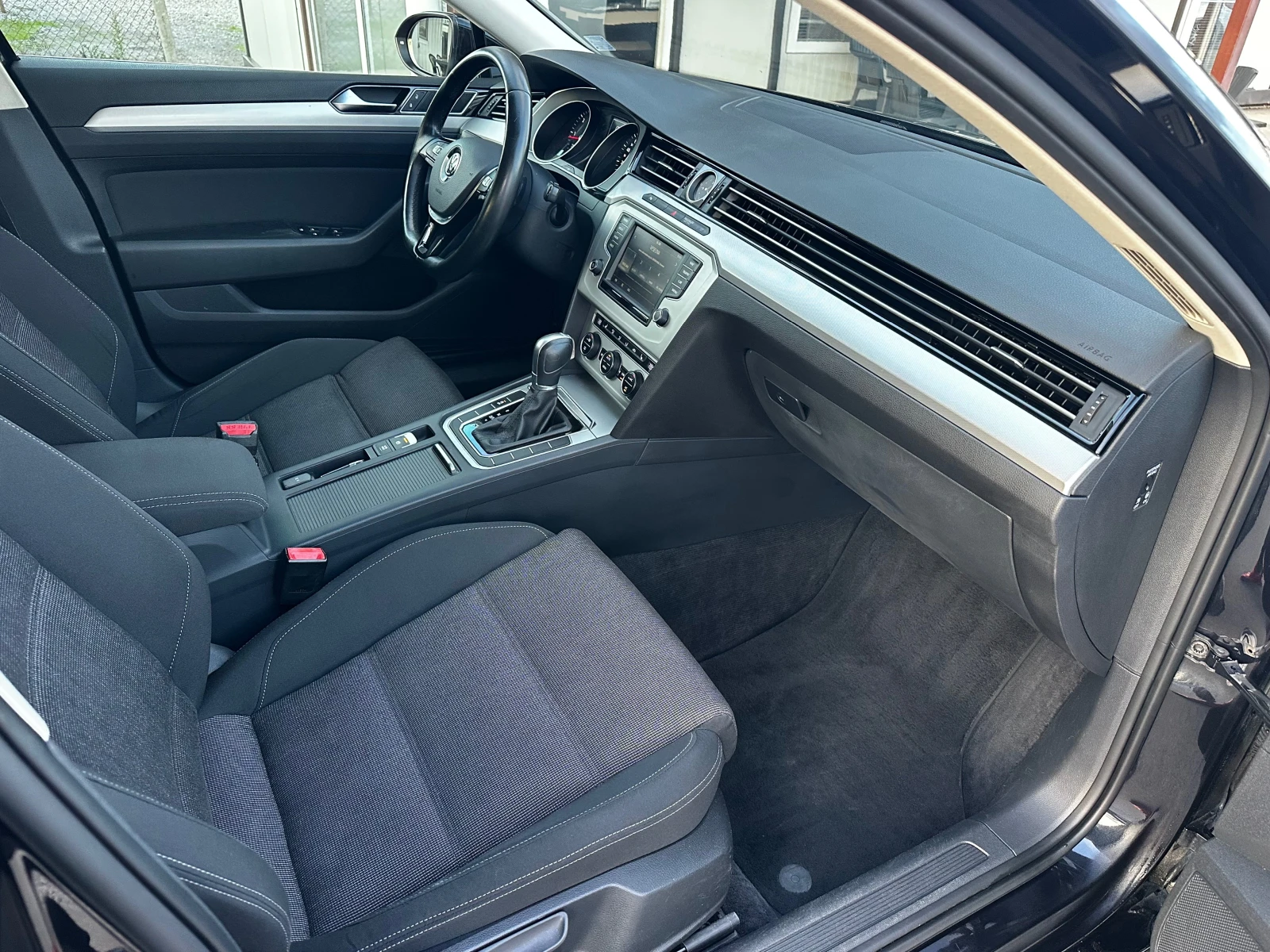 VW Passat 2.0TDI 150. DSG* Massage* BlindSpot | Mobile.bg   9