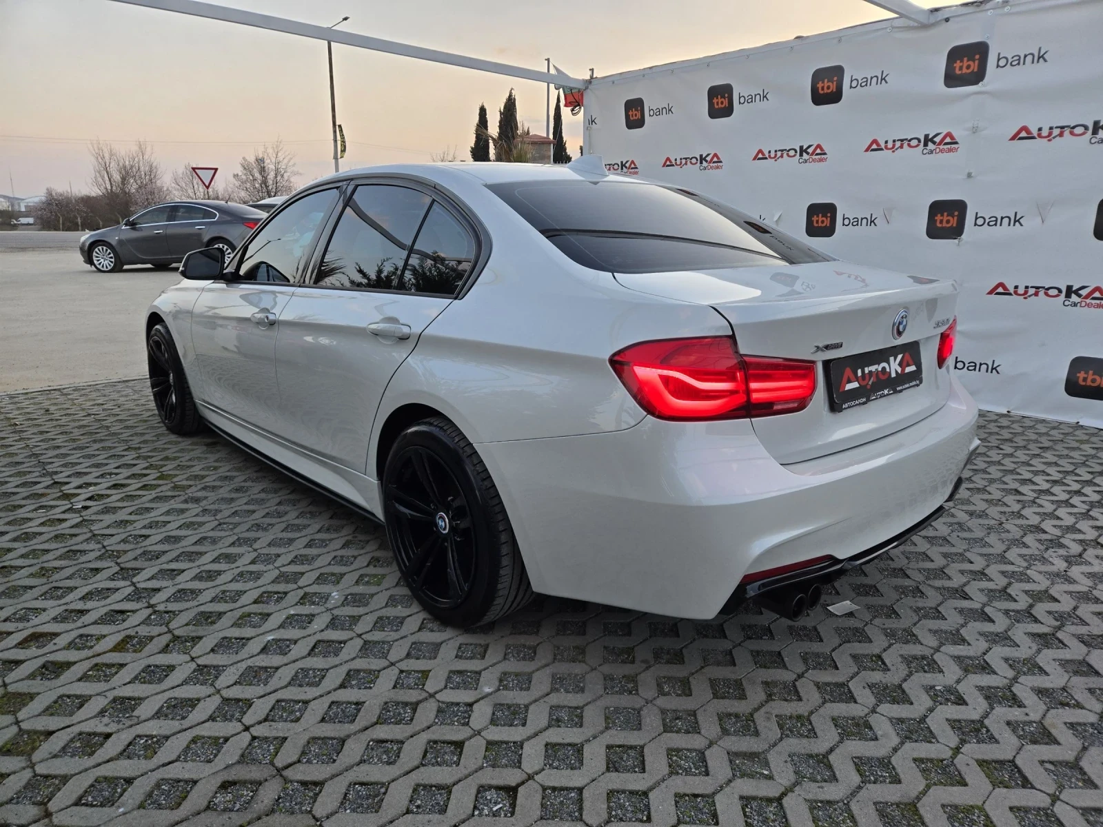 BMW 330 252кс= M Sport Package= АВТОМАТ= X-Drive= КАМЕРА, снимка 5 - Автомобили и джипове - 53865734