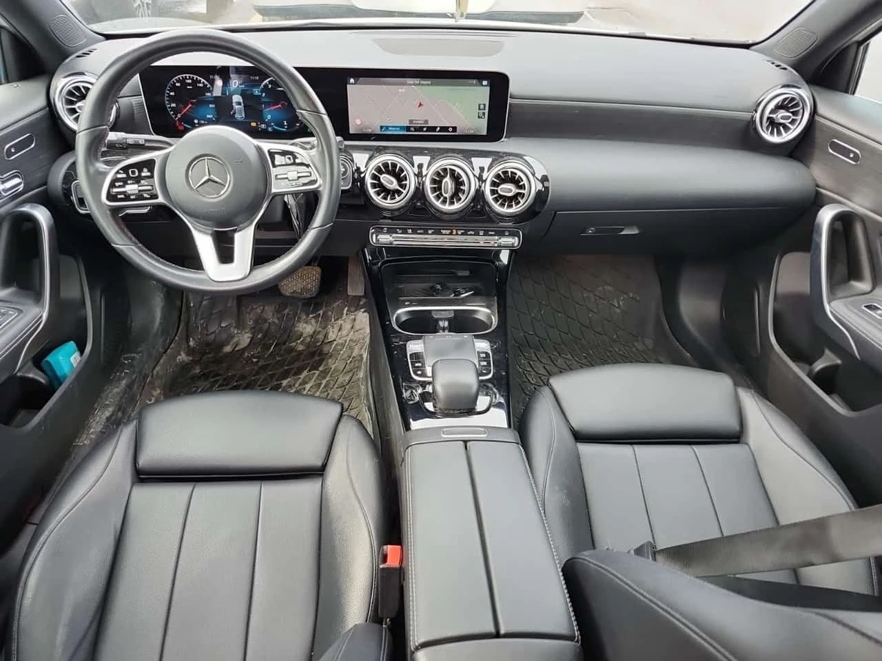 Mercedes-Benz A 250 * CARFAX * 2 КЛЮЧА * ПАНОРАМА * , снимка 11 - Автомобили и джипове - 54046869