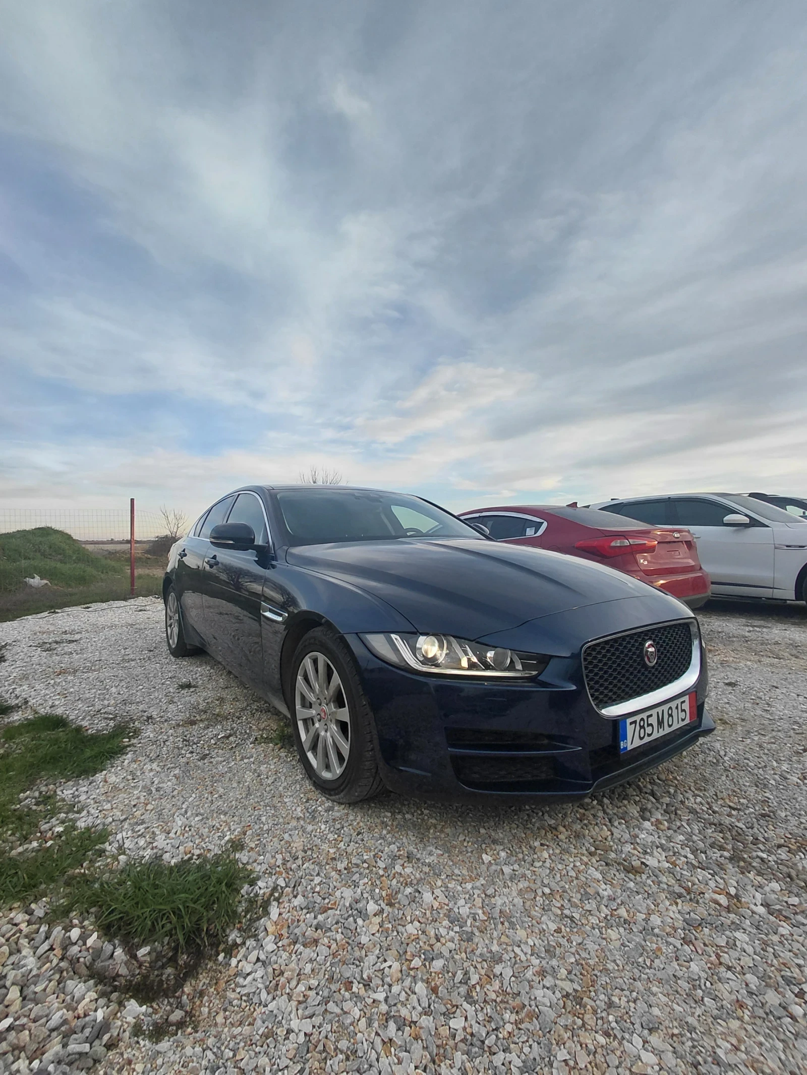 Jaguar XE 2.0, снимка 2 - Автомобили и джипове - 54222174