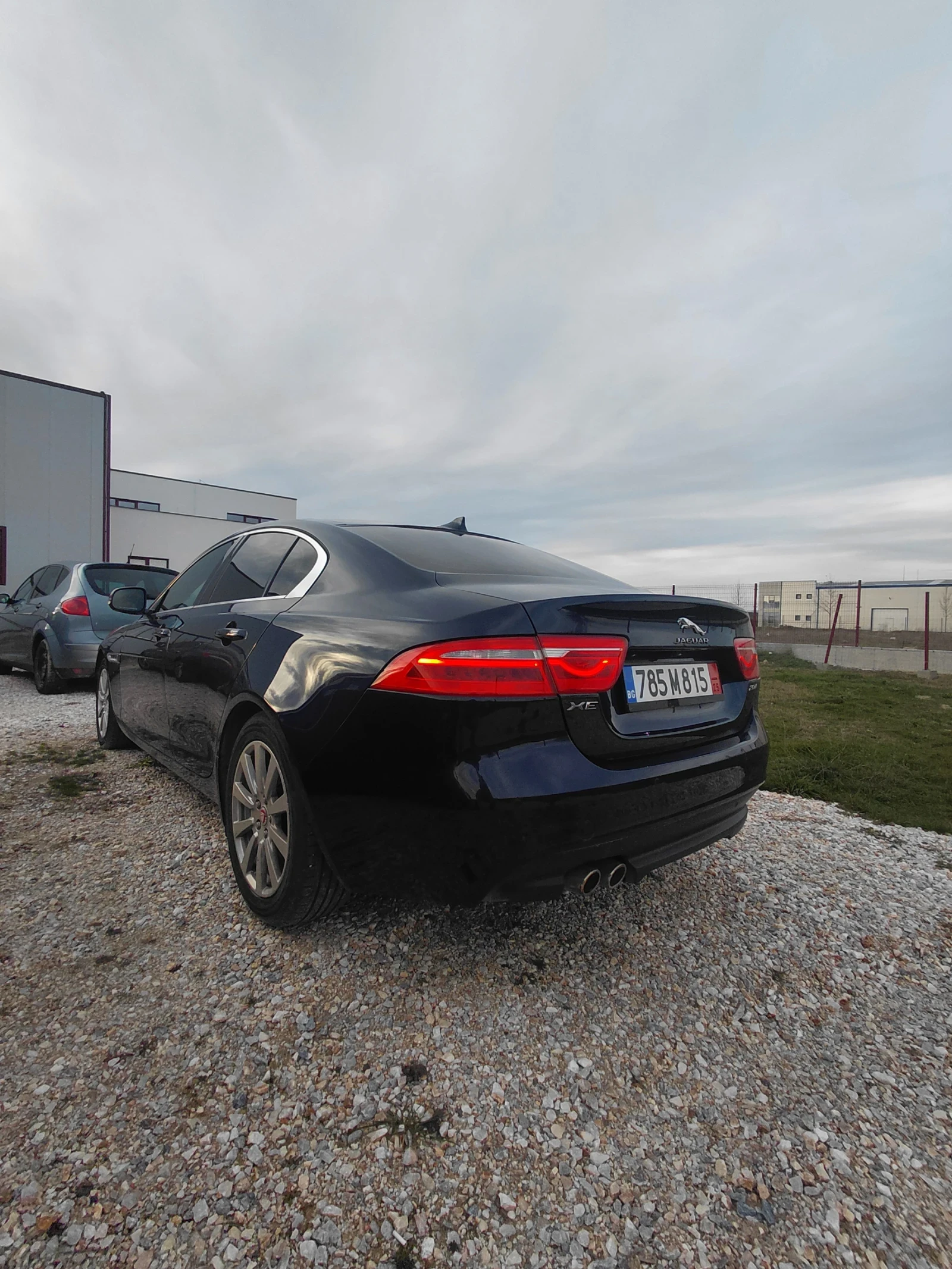 Jaguar XE 2.0, снимка 7 - Автомобили и джипове - 54222174